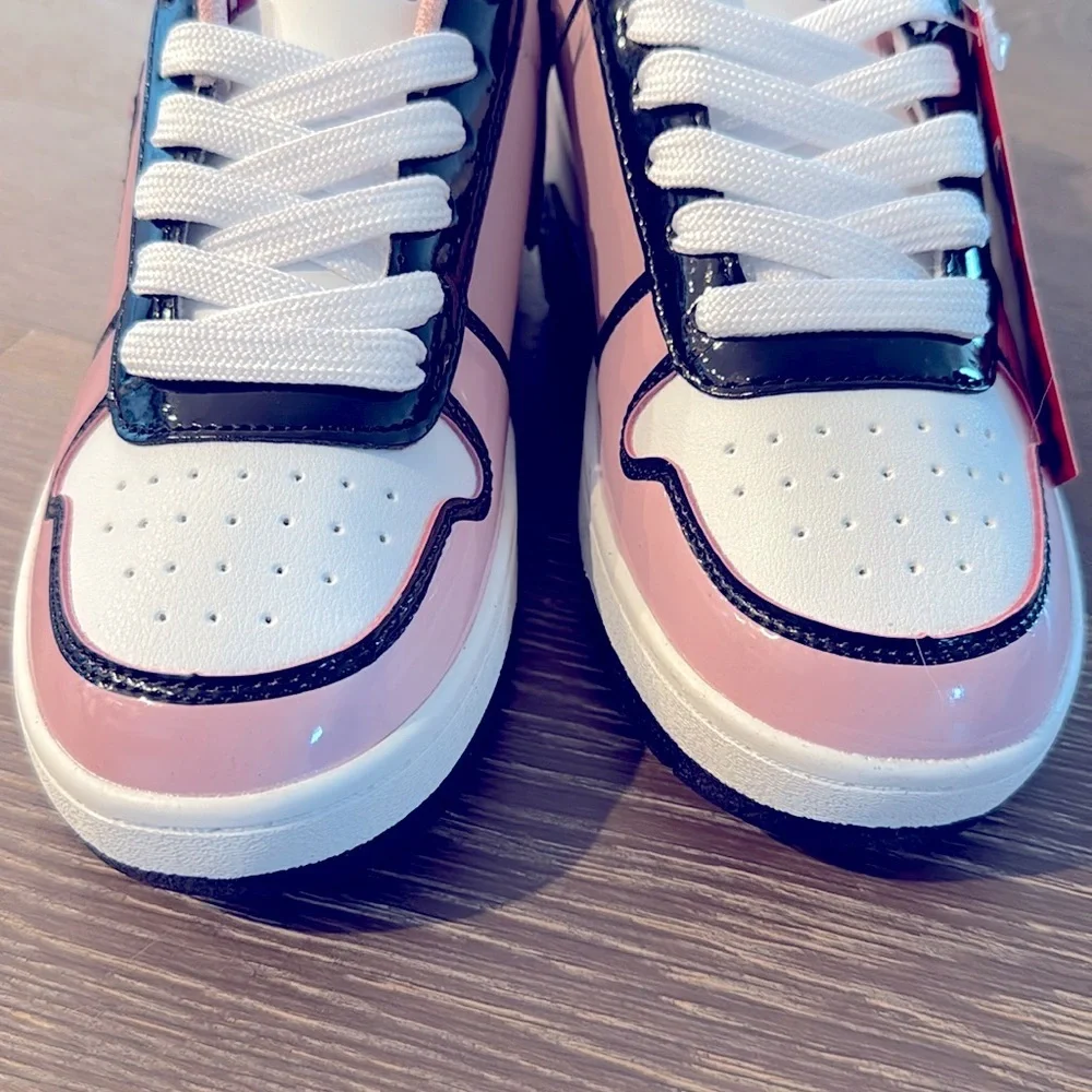 NWT! HELLO KITTY SANRIO women’s casual court sneakers. - Picture 3 of 6